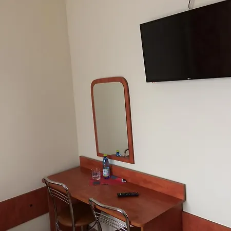 Uslugi Hotelowe Modlin Airport منزل للإقامة Nowy Dwór Mazowiecki