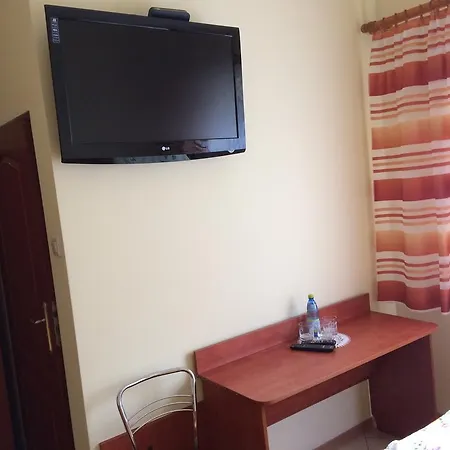 Uslugi Hotelowe Modlin Airport منزل للإقامة