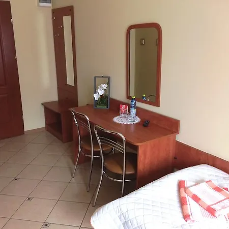 Δωμάτια σε οικογενειακή κατοικία Uslugi Hotelowe Modlin Airport *