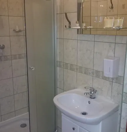 Uslugi Hotelowe Modlin Airport Δωμάτια σε οικογενειακή κατοικία Nowy Dwór Mazowiecki